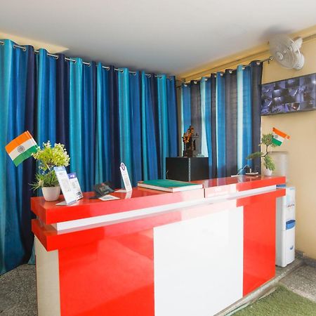 Hotel Diamond Imperial Noida Zewnętrze zdjęcie