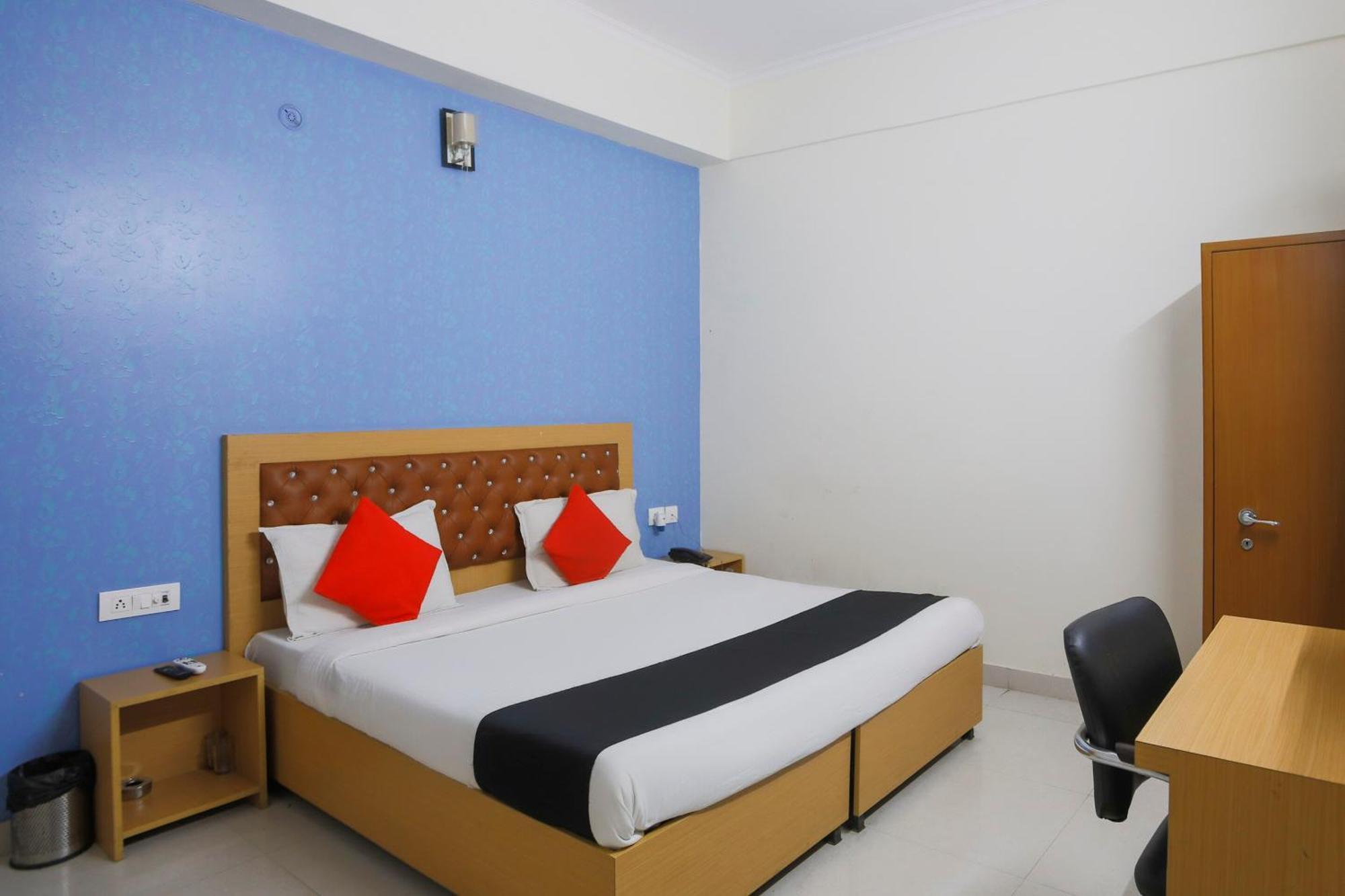 Hotel Diamond Imperial Noida Zewnętrze zdjęcie