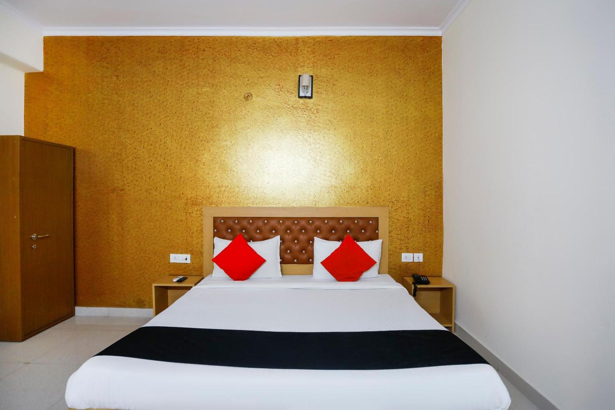 Hotel Diamond Imperial Noida Zewnętrze zdjęcie