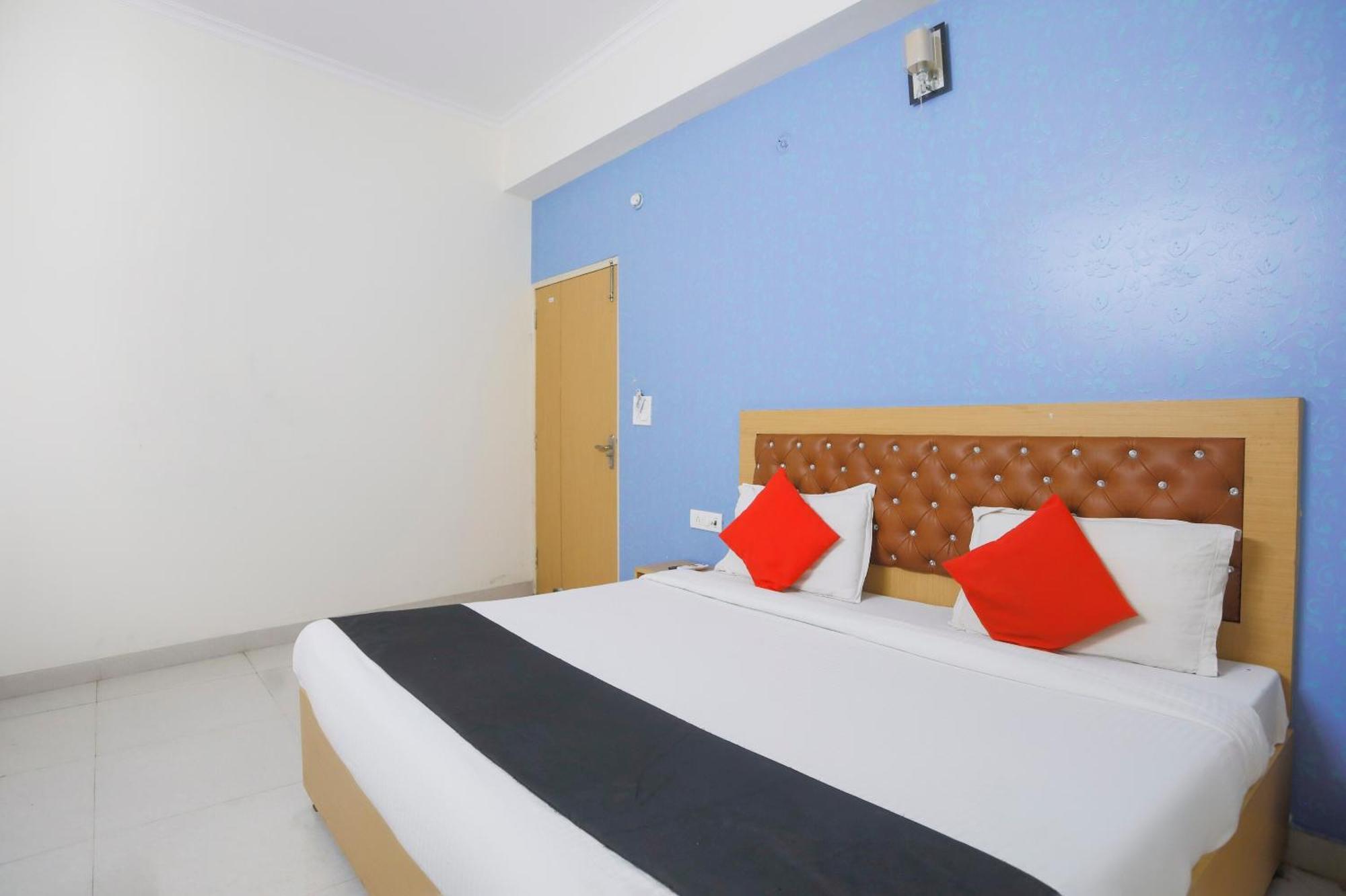 Hotel Diamond Imperial Noida Zewnętrze zdjęcie