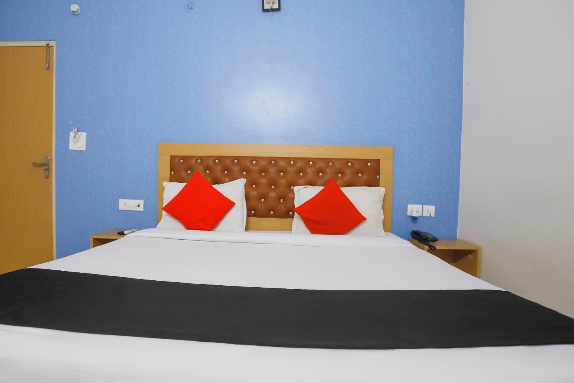 Hotel Diamond Imperial Noida Zewnętrze zdjęcie