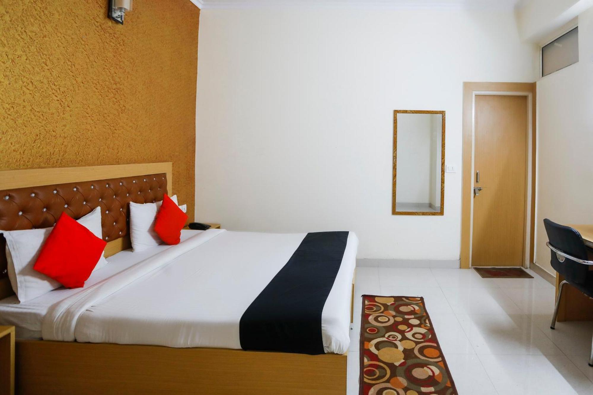 Hotel Diamond Imperial Noida Zewnętrze zdjęcie